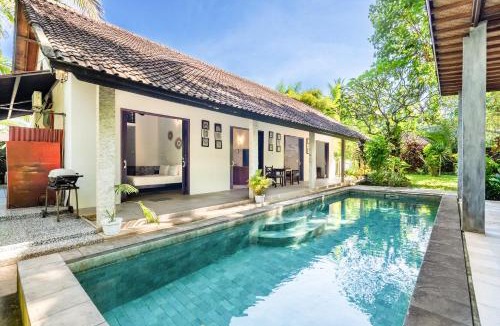 Sengkidu Villa | VILLA Surya 3 rooms , waterpool, near the ocean
