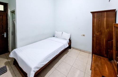Kudus Hotel | Abbas Syariah Hotel near Menara Kudus Mitra RedDoorz