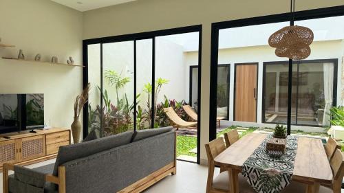 Kuta Villa | Modern 1BR Pool Villa-Walk to Beach-Central Legian