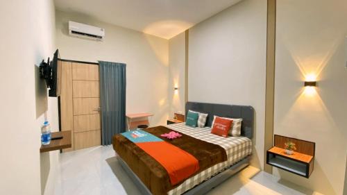 Jember House | Modern Guest House by Calli Rooms