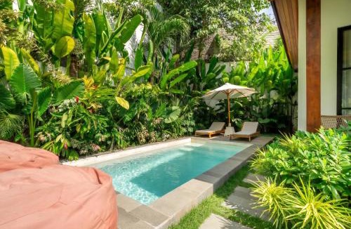 Petulu Villa | Bergamo by DH - Palm Tree Escape with Pool & Spacious Patio