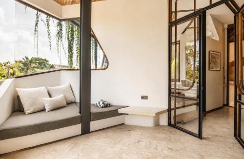 Pererenan Hotel | Modern 1-BR Loft with Art Deco Style Shared Pool