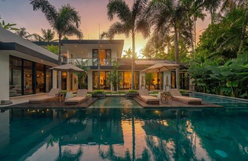 Peliatan Villa | Villa Yuka - Luxury 5BR Ubud Villa, 15m Pool & Jungle Views