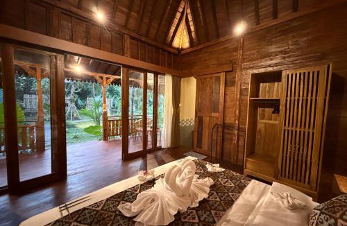 Kemenuh House | Laksmi Viridis Villas with Bathtub and Sharing Pool