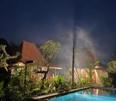 Kemenuh House | Laksmi Viridis Villas with Bathtub and Sharing Pool