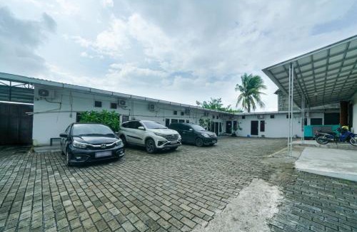 Karawang Timur Hotel | JM Guest House Lamaran RedPartner