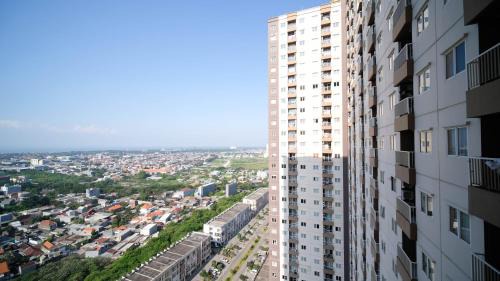 Surabaya Apartment | Best Choice and Homey 2BR at Puncak Dharmahusada Apartment By Travelio