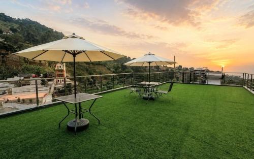 Bandung Villa | Cottonwood Citralaya Dago - Pool Air Hangat BBQ Karaoke Rooftop-View
