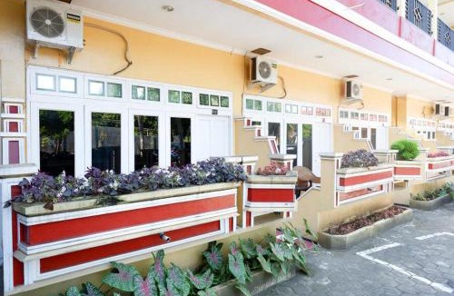Cilacap Hotel | RedDoorz Plus near Stadion Wijaya Kusuma