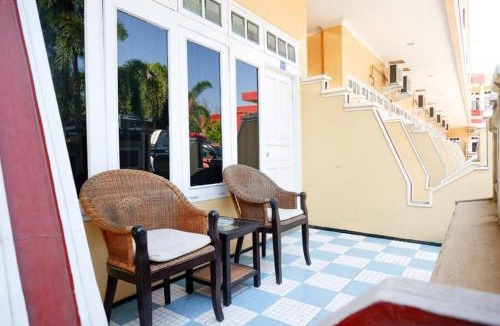 Cilacap Hotel | RedDoorz Plus near Stadion Wijaya Kusuma