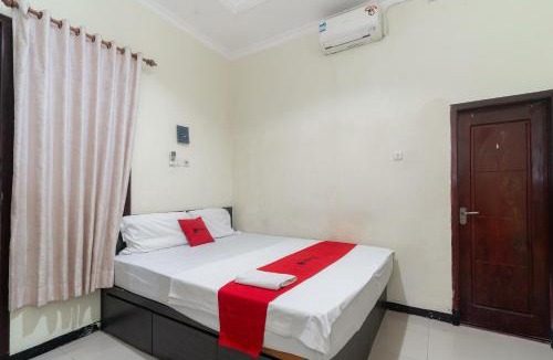 Surabaya House | RedDoorz Syariah @ Ketintang Surabaya