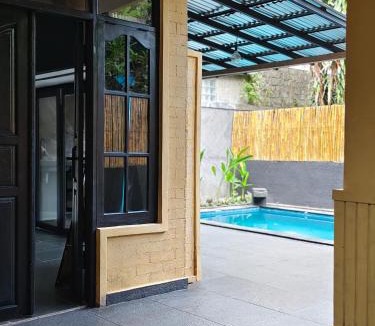 Kartika Plaza Hostel | AVEBODI SURF and STAY Share Villa