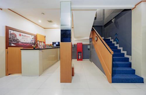 Kebon Sirih Hotel | RedDoorz near Sarinah Mall