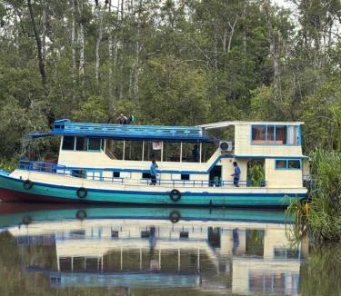 Kumai Boat Rental | Orangutan Shankara Houseboat with 2 cabin