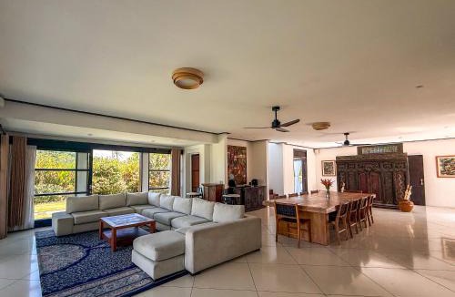 Banjarangkan Villa | BougainVilla - Oceanfront villa with Cook, ideal for Weddings and Events