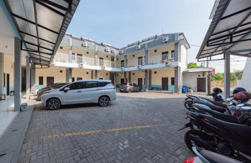 West Cirebon Hotel | RedDoorz @ Kings Hotel near CSB Mall