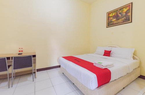 West Cirebon Hotel | RedDoorz @ Kings Hotel near CSB Mall