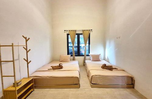 Bangunjiwo Villa | Villa Bangunjiwo by Yustien Homestay - Entire House 4 Beds