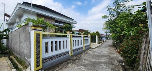 Pati Sub-District Villa | Hj Parmi Homestay Penginapan Murah di Kota Pati