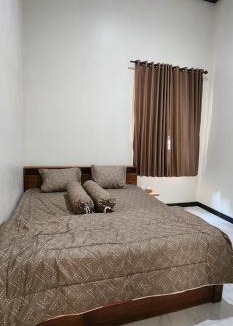 Pati Sub-District Villa | Hj Parmi Homestay Penginapan Murah di Kota Pati