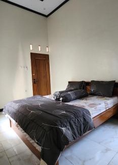 Pati Sub-District Villa | Hj Parmi Homestay Penginapan Murah di Kota Pati