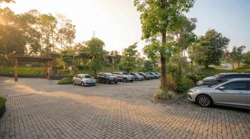 Semarang Hotel | Karenina Agung Resort Semarang