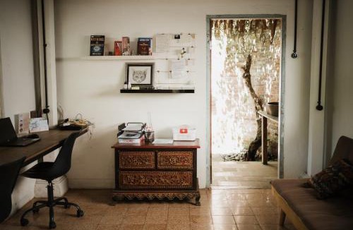 Celuk House | Twin Studio with Smart Projector near Ubud