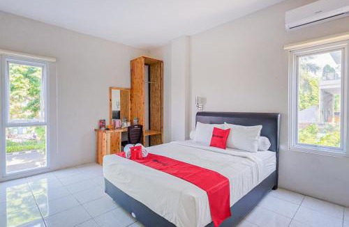Gubeng House | RedDoorz Plus Syariah @ Raya Nginden 2