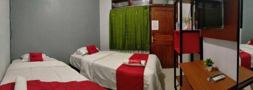 Sumenep Hotel | RedDoorz Plus near Alun Alun Sumenep