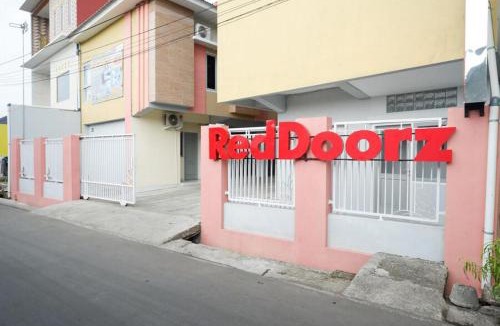 Purwokerto House | RedDoorz Syariah near RSUD Margono Purwokerto