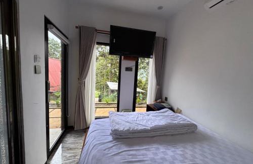 Prigen House | Villa Garden Grove