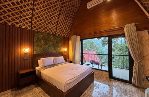 Prigen House | Villa Garden Grove