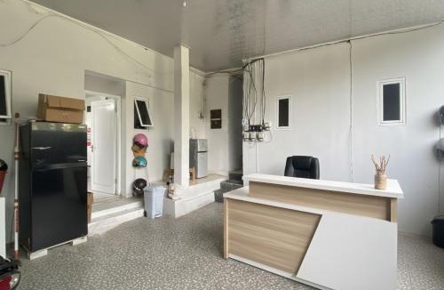 Tembalang Hotel | OYO 95038 Khanza Stay