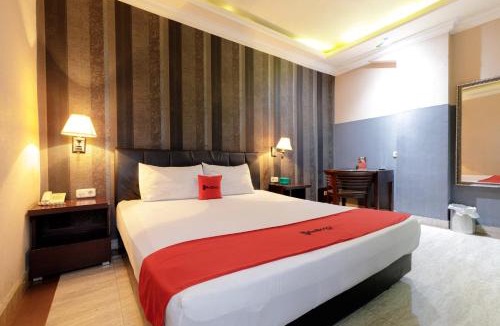 Cilegon Hotel | RedDoorz Plus near Simpang Tiga Tritayasa Cilegon