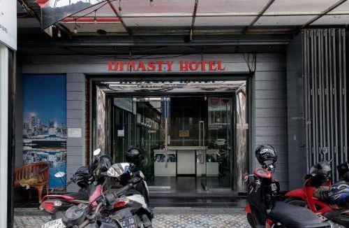 Cilegon Hotel | RedDoorz Plus near Simpang Tiga Tritayasa Cilegon