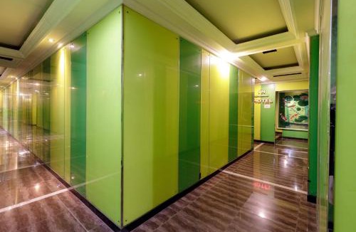 Cilegon Hotel | RedDoorz Plus near Simpang Tiga Tritayasa Cilegon