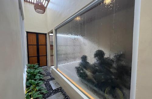 Dinoyo Villa | Singgah Jingga 2BR Mini Pool by Kamaria