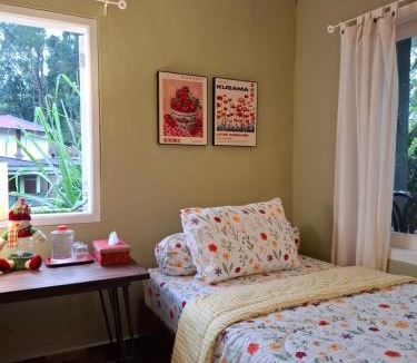 Cipanas House | ParabonHaus Kopitiam - Bed & Breakfast