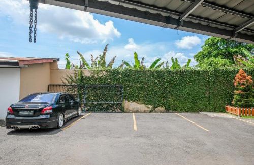 Purwokerto House | RedDoorz near GOR Satria 3