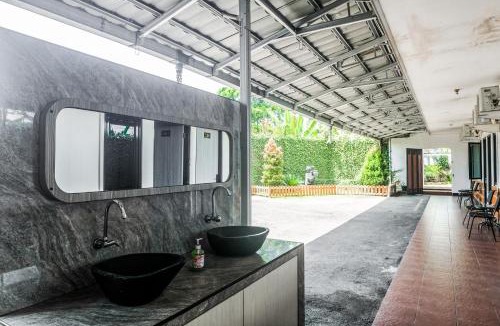 Purwokerto House | RedDoorz near GOR Satria 3