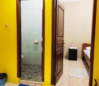 Tegalrejo House | Omah Cahyo Homestay