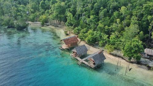 Pulau Fam House | Rosye homestay raja ampat