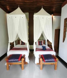 Kutuh Kaja Villa | Baruna Sari Villa yoga and reatret view jungle
