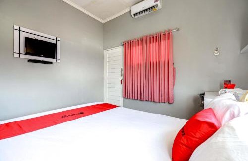 Laweyan House | RedDoorz near Solo Square 3