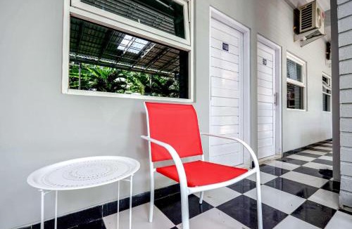 Laweyan House | RedDoorz near Solo Square 3