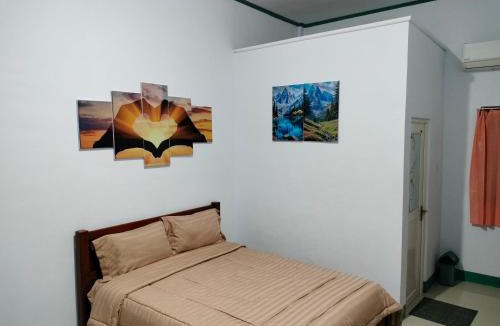 Singkawang Hostel | Tanah merah guest house