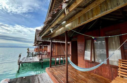 Arborek House | Angelfish Guest House Raja Ampat