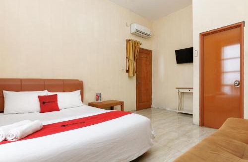 East Jakarta House | RedDoorz near Cipinang Indah Mall