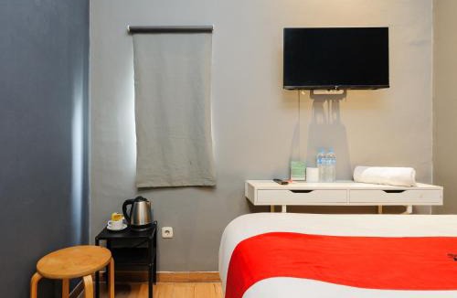 Sunter House | RedDoorz Plus @ Danau Sunter Utara