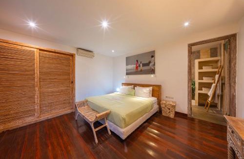 Padonan Villa | Lovely Canggu 4BR Private Pool Villa with Sundeck! 10mins Ride to Beach